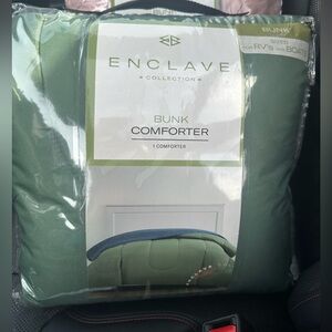 NWT’s Enclave Green and Navy Bunk Comforter 34 in x 74 in for RV’s and Boats
